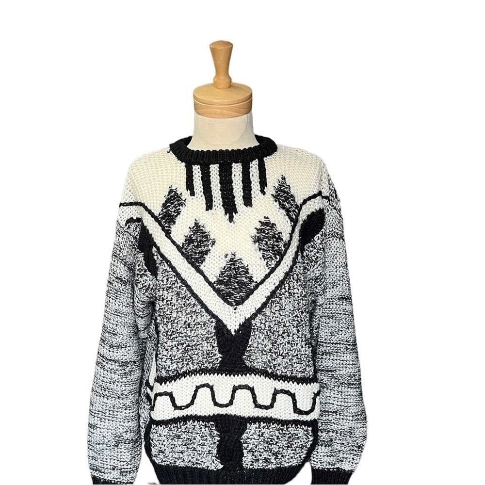 𝅺VINTAGE forum black white hand-knitted chunky Crew Neck Women's Sweater Size L